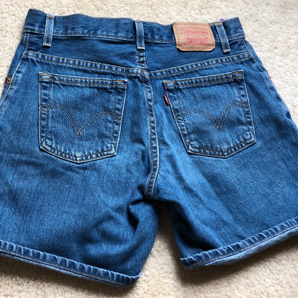 Original Levi’s mom jean shorts